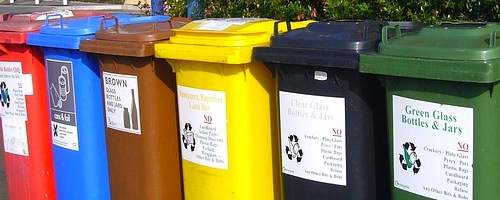 Imagen de contendores para el servicio de reciclaje